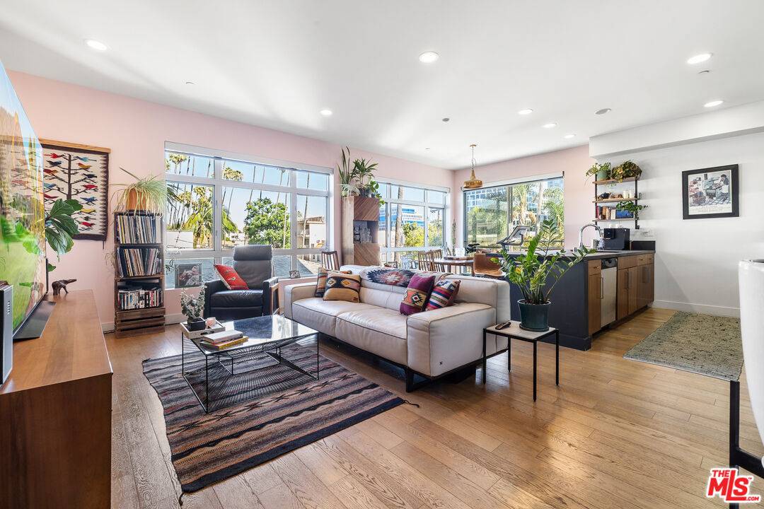 6001   Carlton Way 2BR Hollywood Hills East La