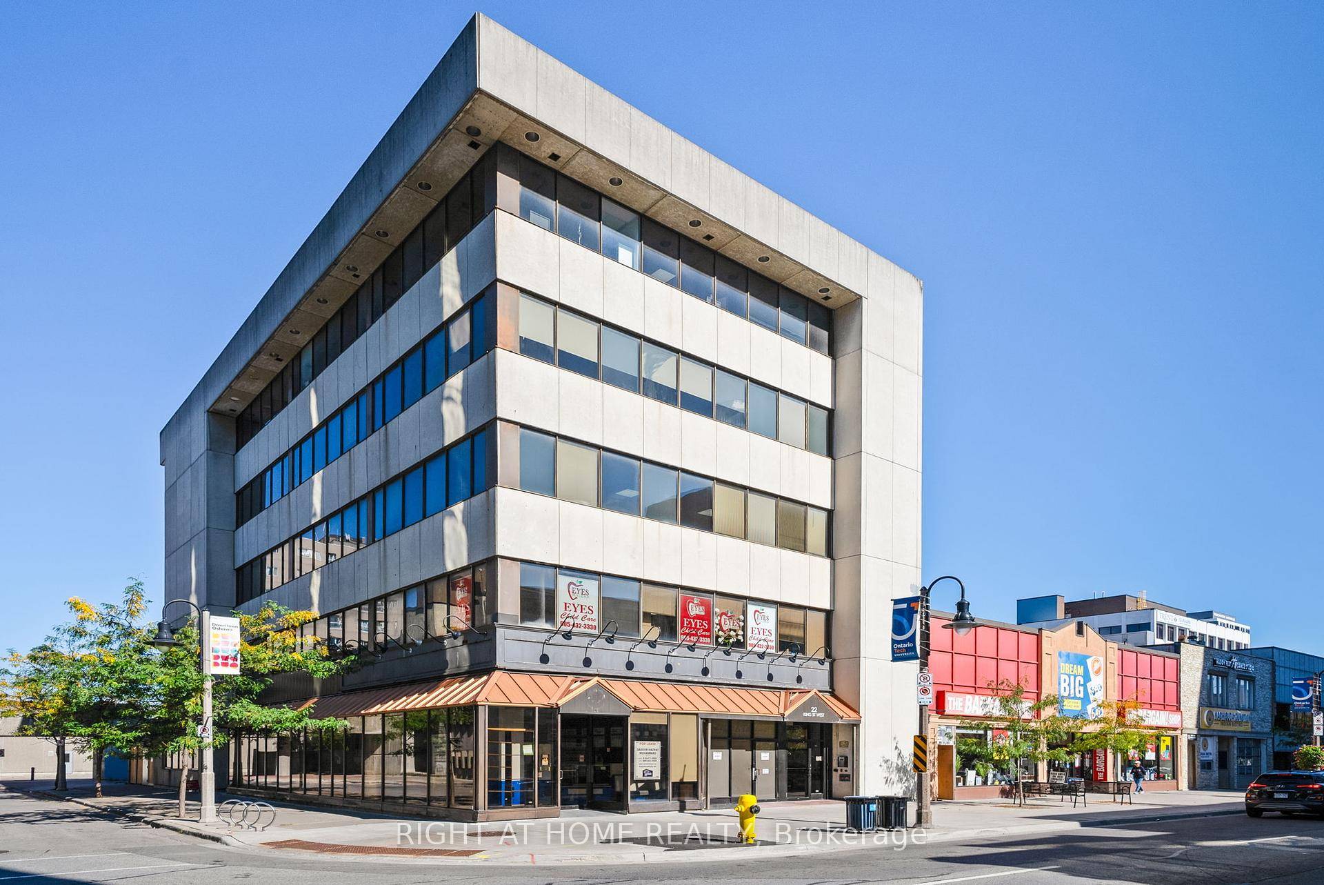 This charming unit can be used for Restaurant and Coffee Shop with Great Potential !