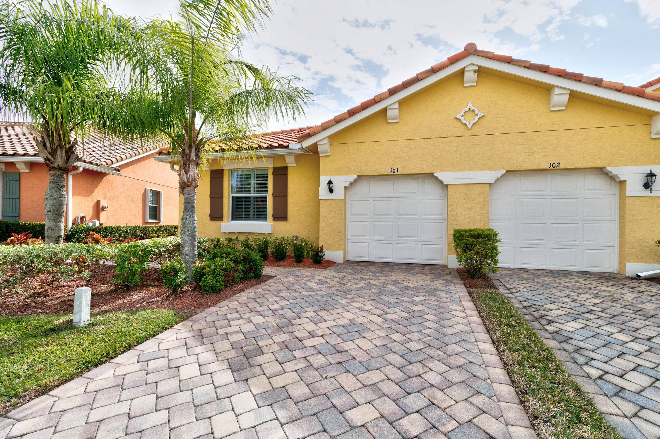 PRICED TO SELL. END UNIT VILLA.