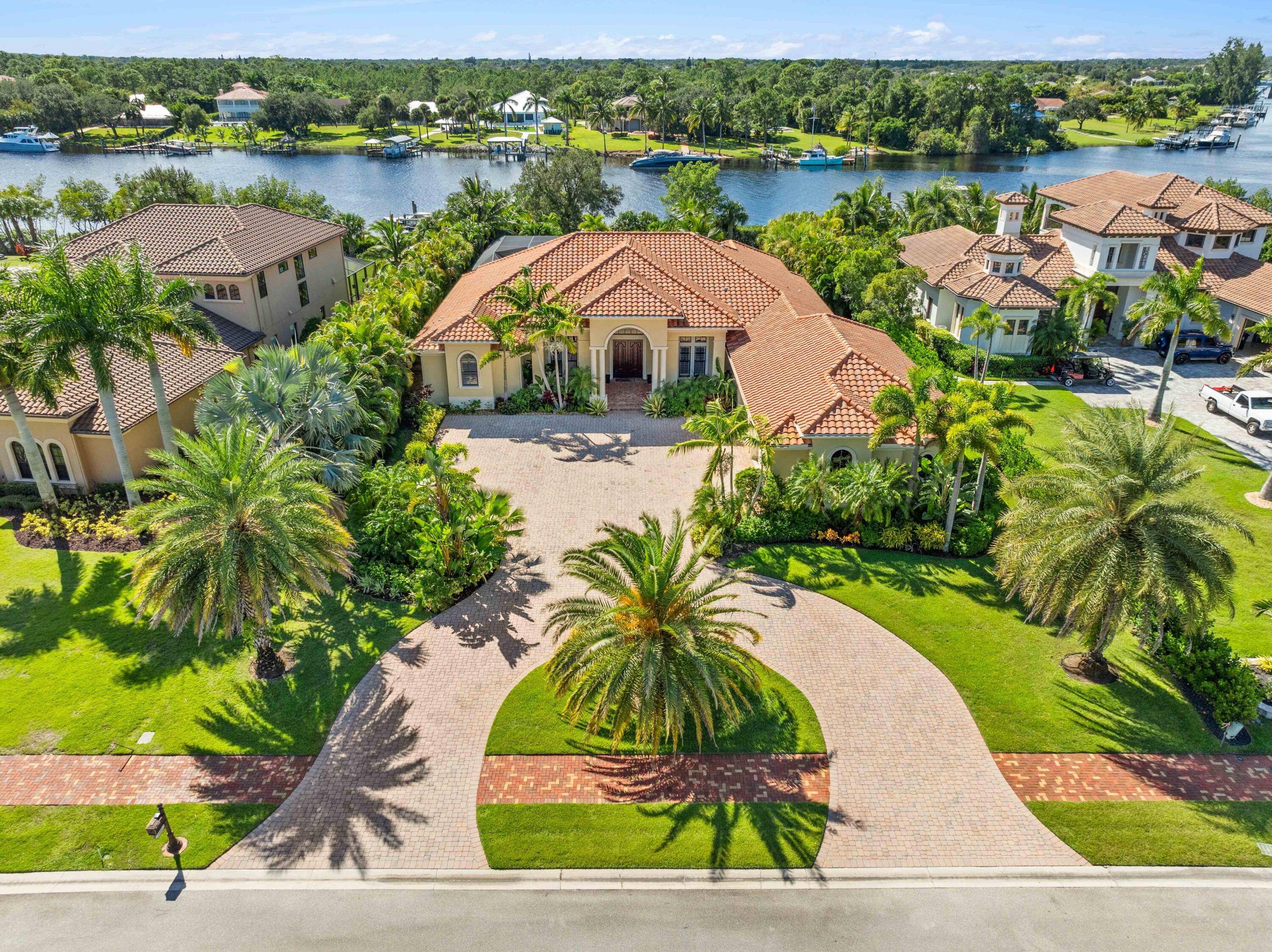 Boater's Paradise ! Deep water, ocean access, 16k lb.
