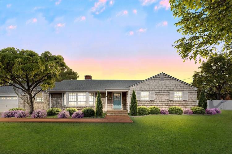 Bright and Inviting 3 Bed, 2 Bath Home in Sag Harbor