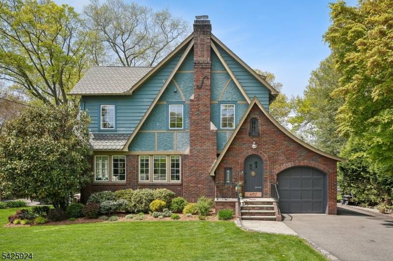 Welcome to your private, resort style oasis just minutes from Manhattan.