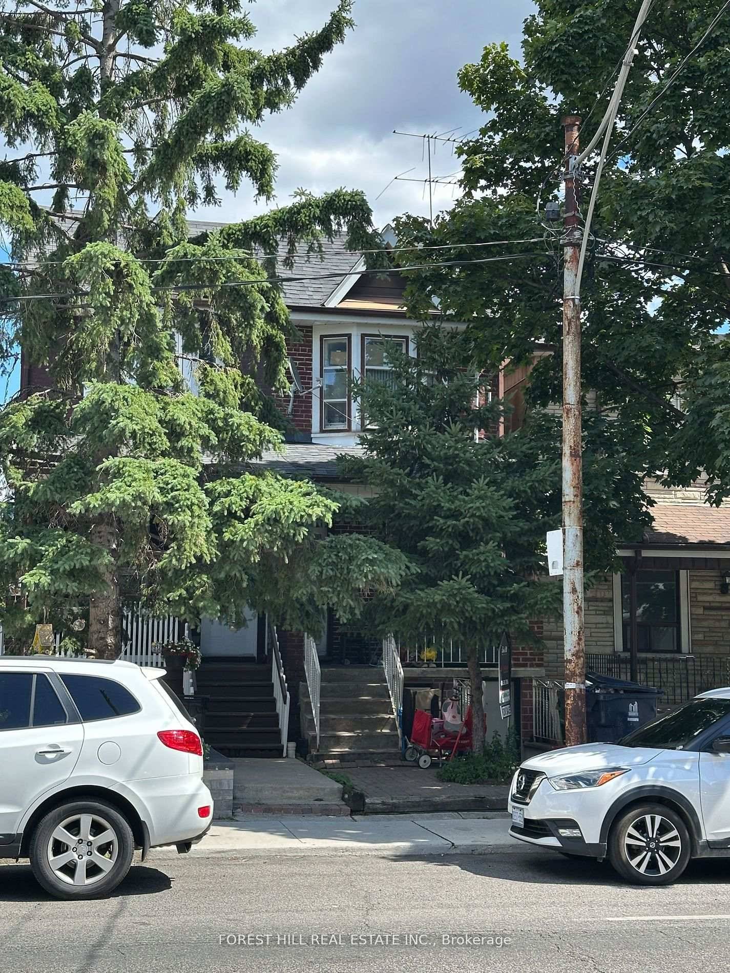 Excellent investment opportunity in downtown Toronto near Dovercourt amp ; Geary.