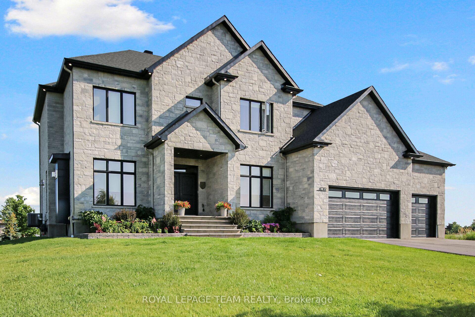 Nestled on a generous half acre lot in the prestigious community of Greely, in Ottawa's desirable south end, this stunning custom built 2 storey home with a fully finished basement ...