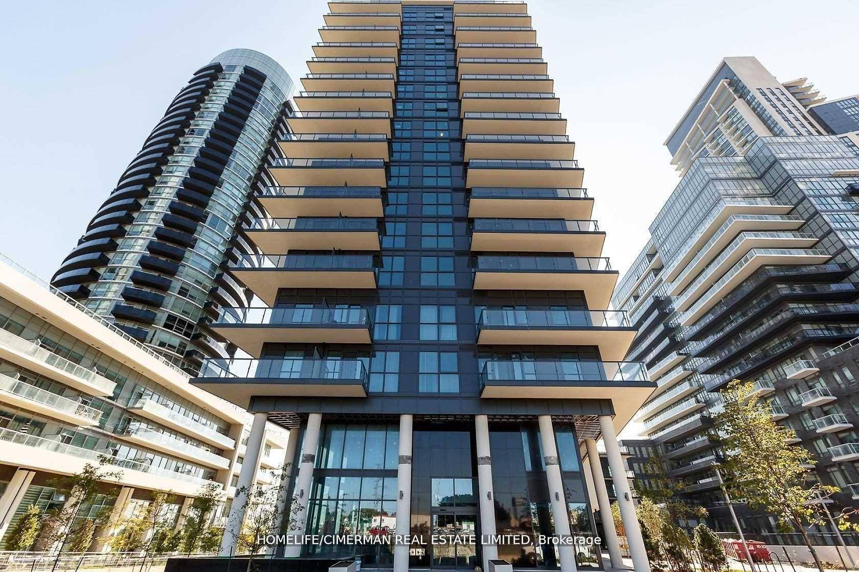 Stunning LPH Unit 1 Bedroom Plus Den With Parking amp ; Locker 10Ft Ceiling Situated In A Sensational, Dramatic amp ; Magnificent Surrounding In A Prime Location !
