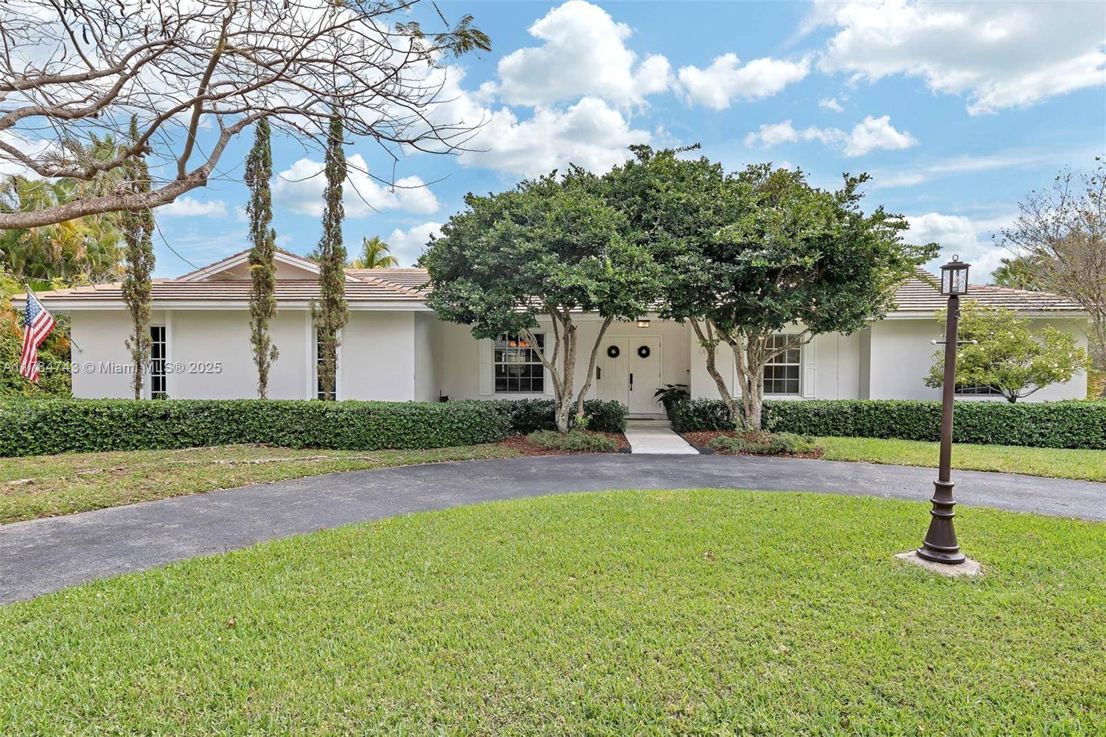 Wonderful 4 bdrm 2. 5 bath home on lovely, wide amp ; serene canal in Palmetto Bay.