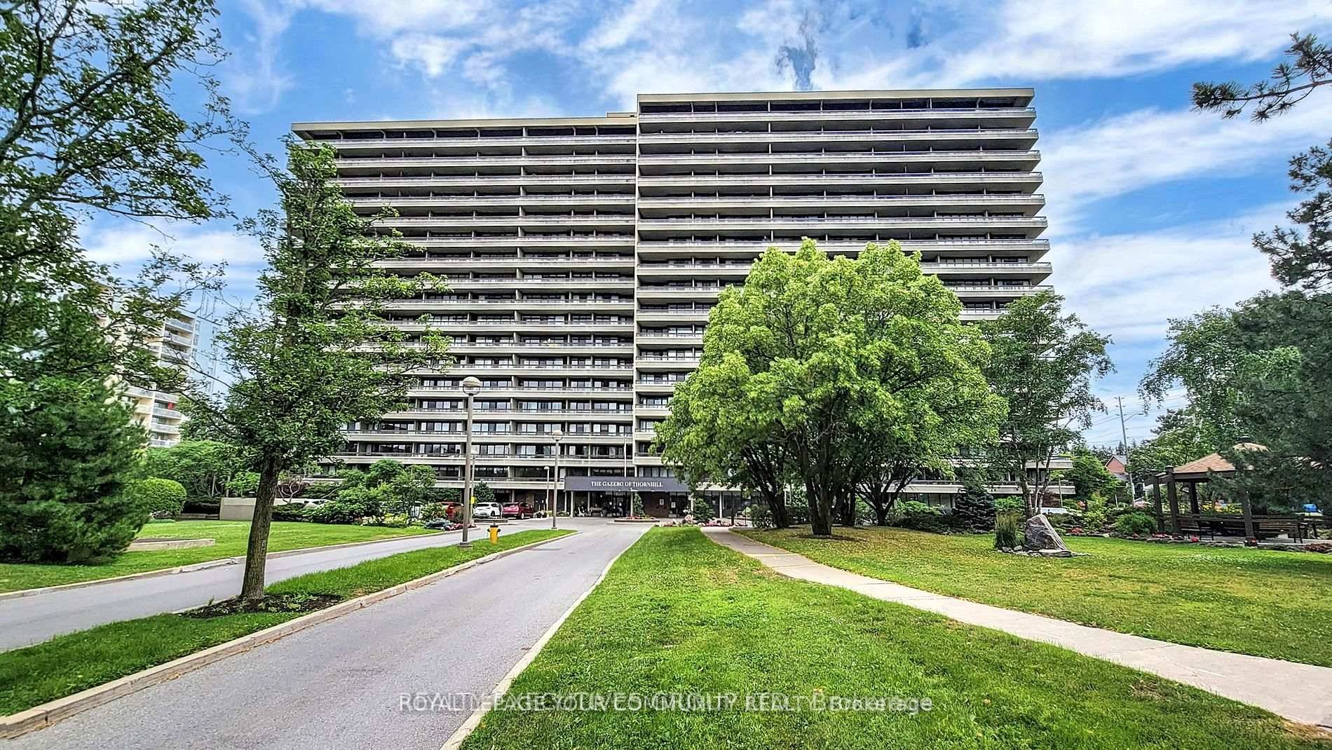 A Must See Spacious 1, 120 Sq Ft, 2 Bedroom Suite Located In The Gazebo Of Thornhill.