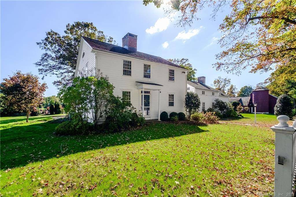 Antique Lovers Dream Perfect balance of old and new.