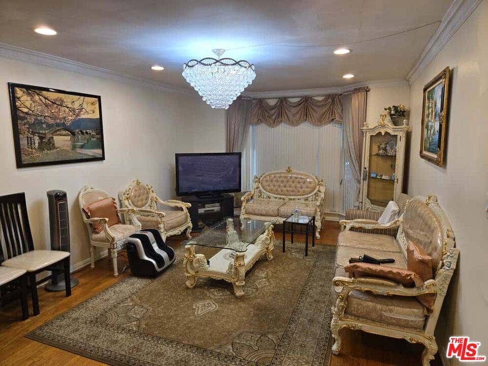 10404 Ilona Ave 2BR La