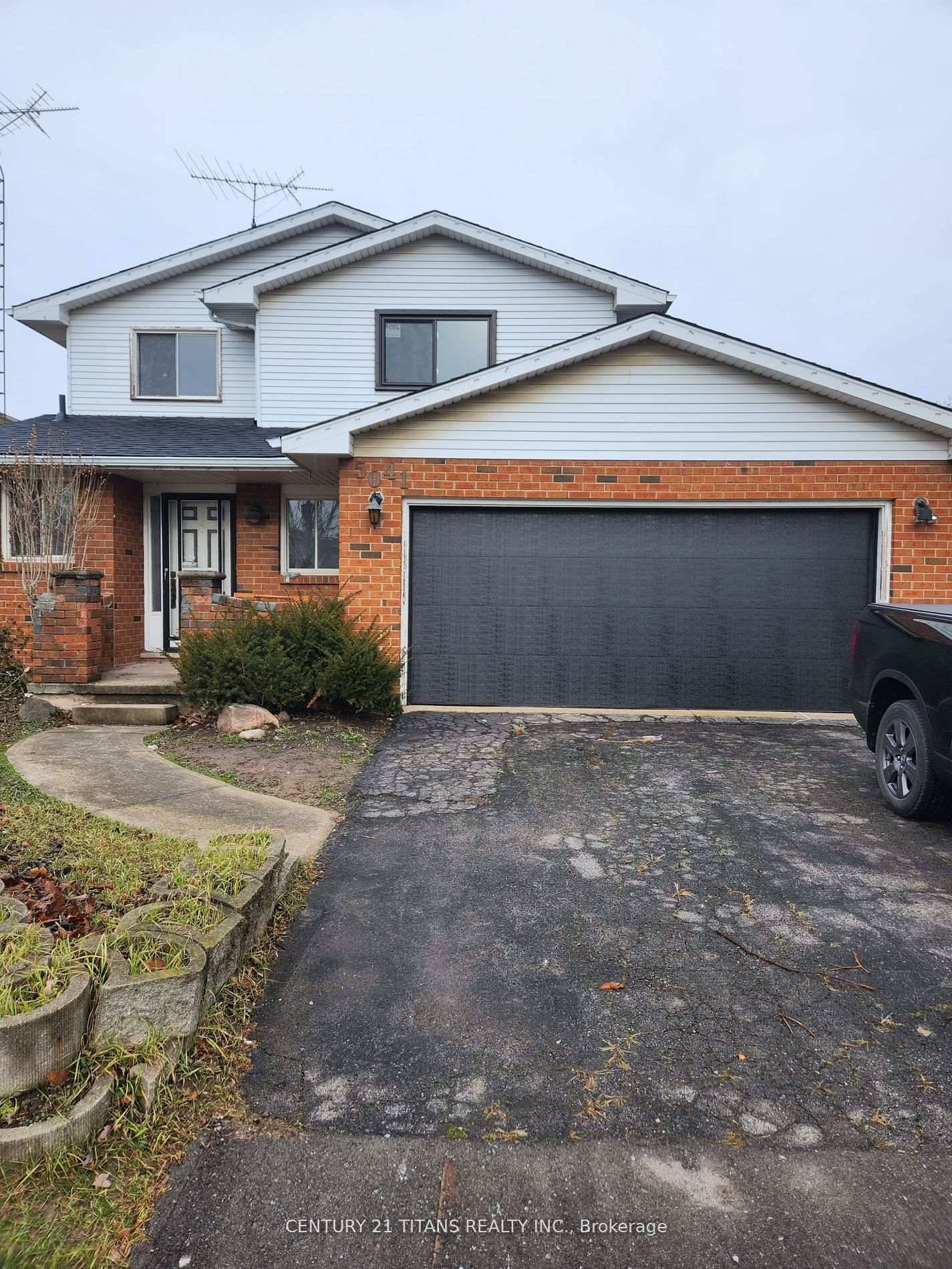 Recently renovated detached upper unit with beautiful natural and modern style.