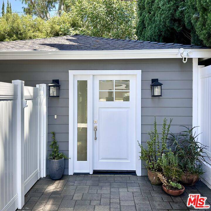 1820 1/2 S Wooster St 1BR Beverlywood La