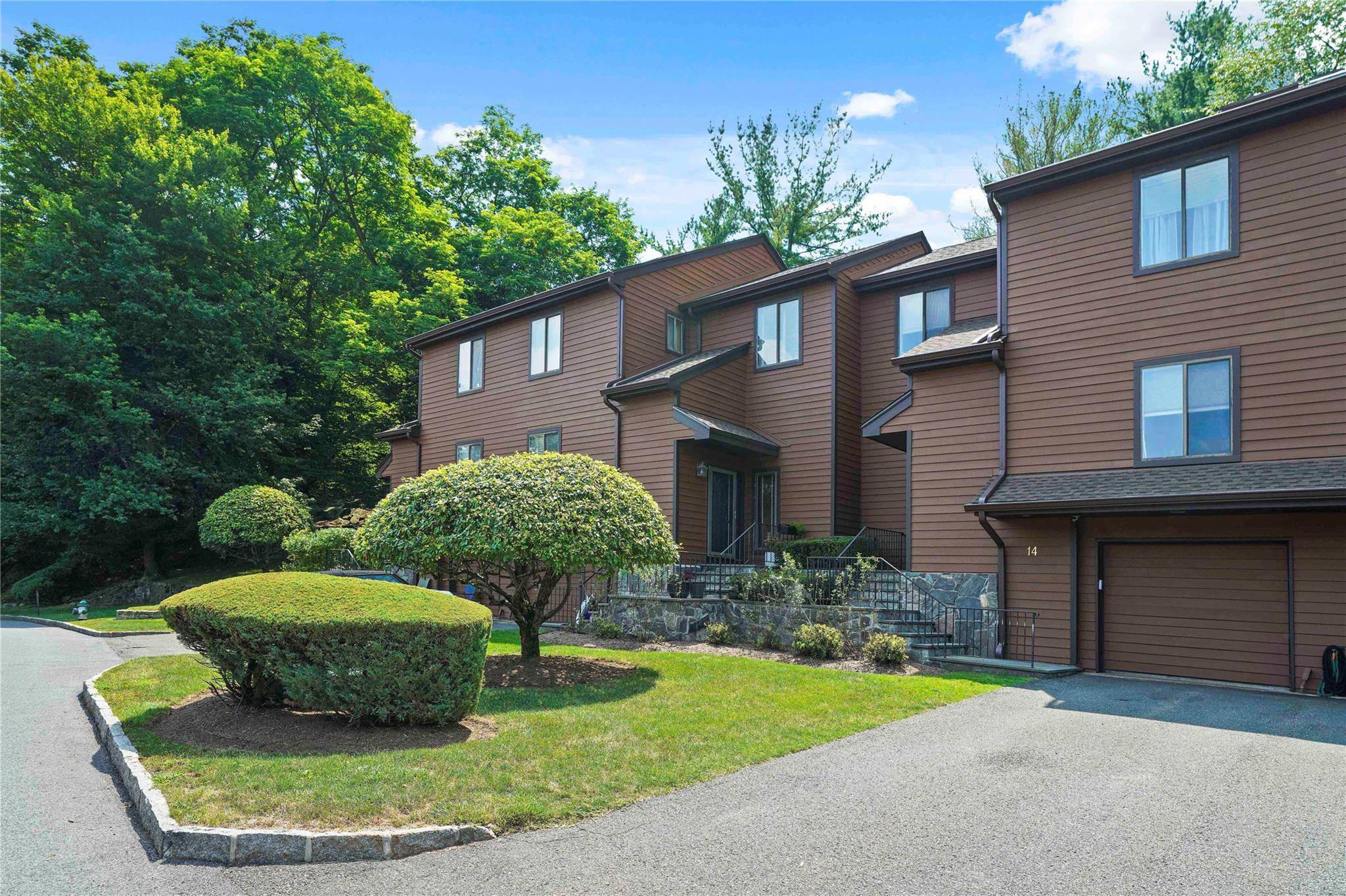 Welcome to Pennybridge Manor Irvington s Coveted Townhome Community.