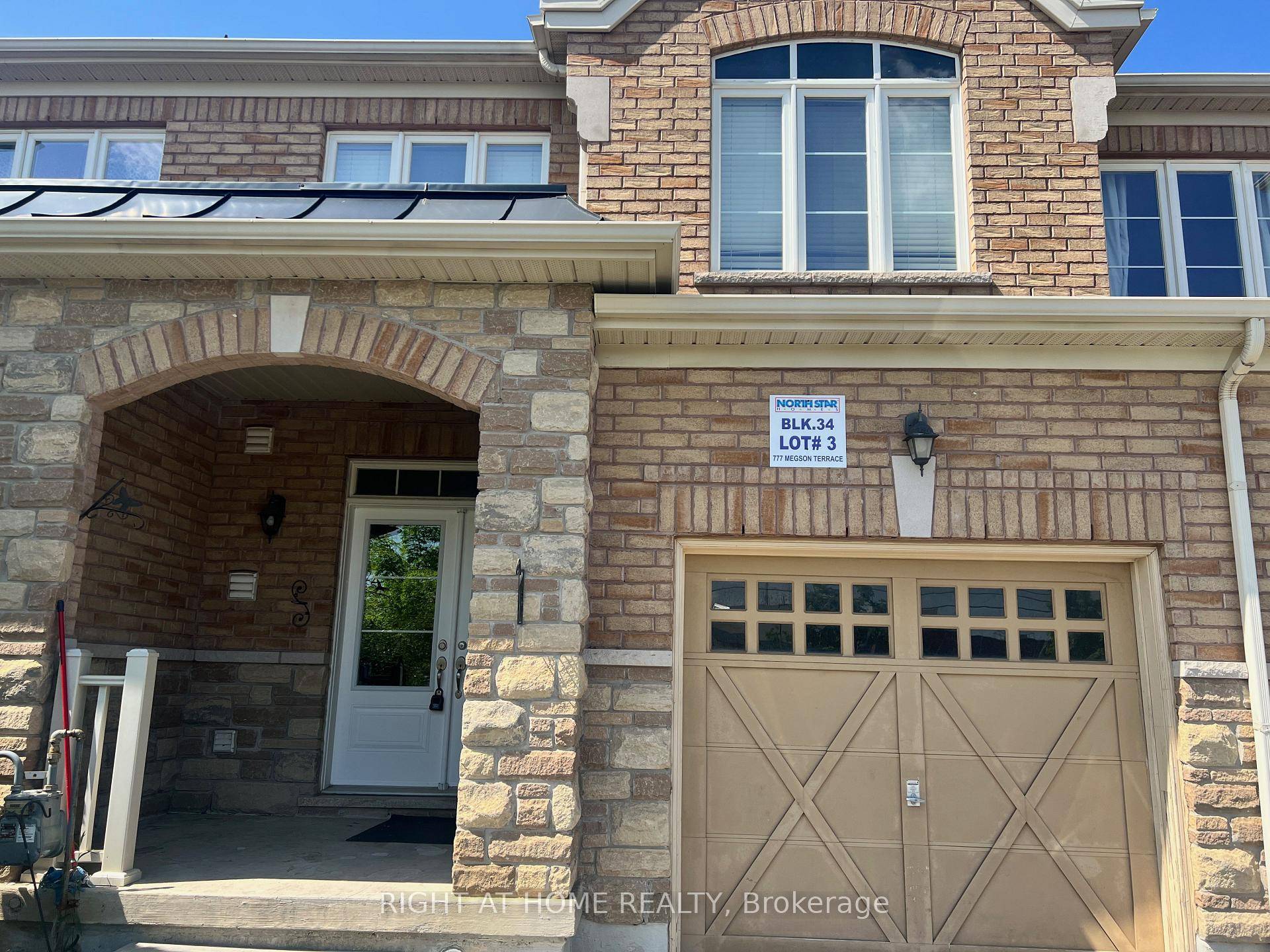 Spacious, well maintained, freshly painted Townhouse just in front of Milton Hospital on other side of the road.