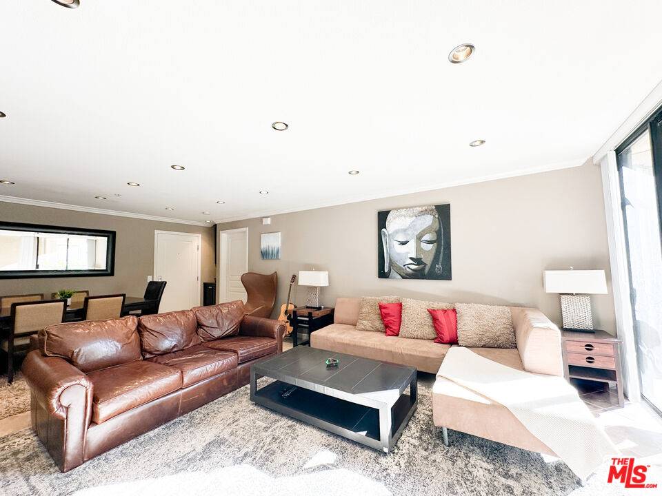 7320   Hawthorn Ave 2.0 Hollywood Hills East LA