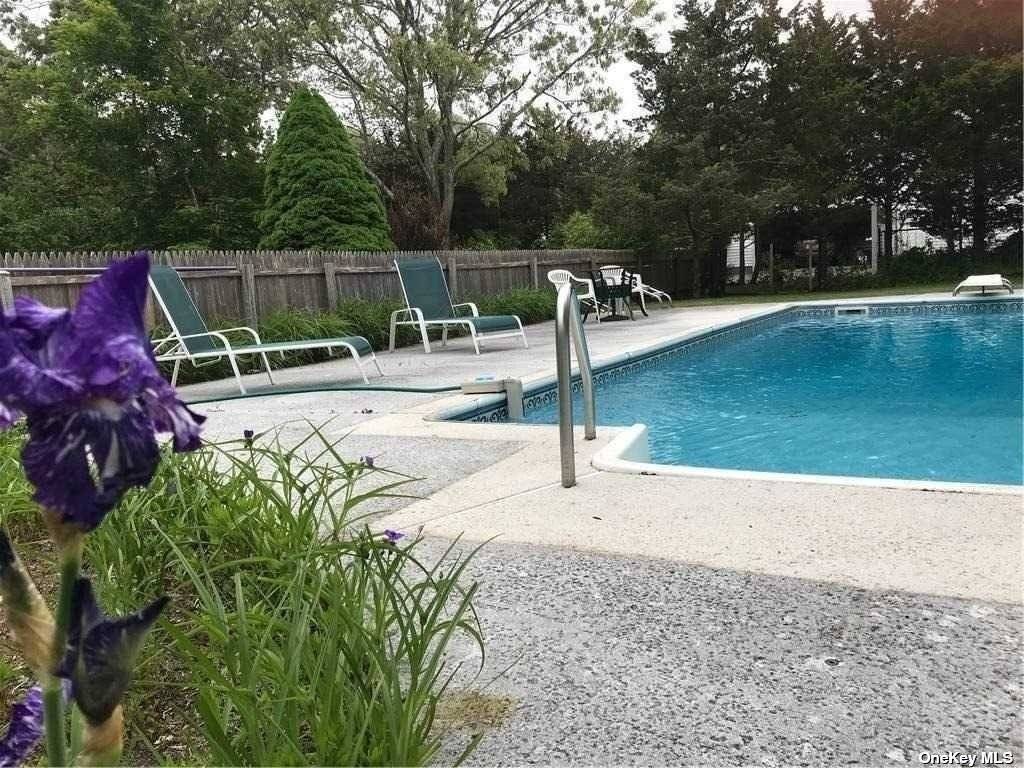 Need an August getaway ? 3 bedroom house, with great in ground pool !