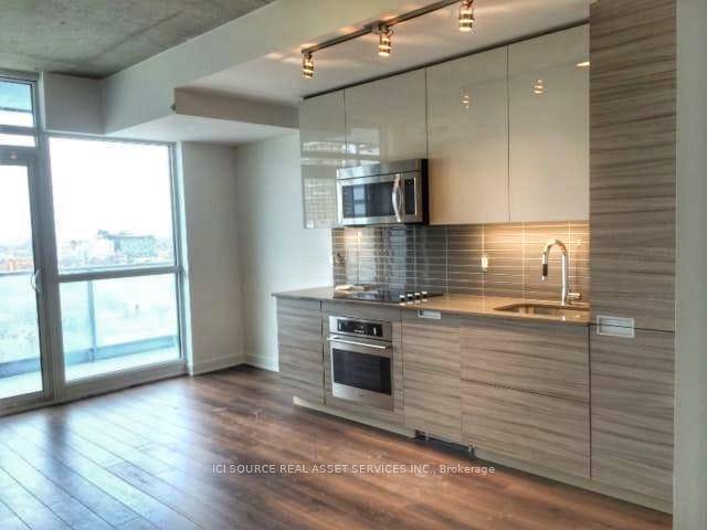 Luxury, Modern, High Floor, Large Balcony, Excellent Location Amazing southwest view on 22nd floor of CN Tower, outstanding view of lake and Sunset Granite counter top and 9 ceiling Steps ...