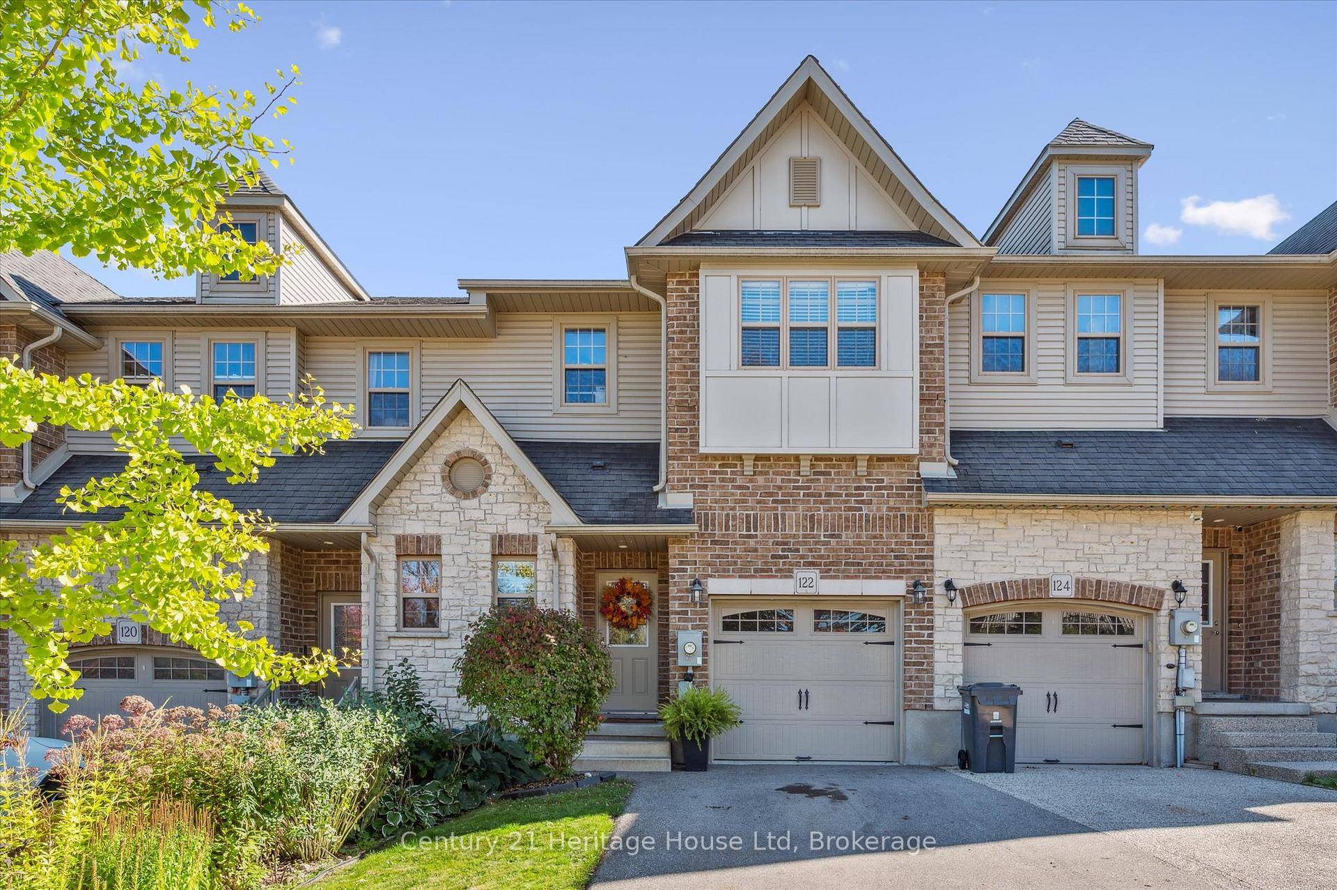 Talk about location ! 122 Creighton is peacefully nestled on this quiet east end street and surrounded by parks and trails !