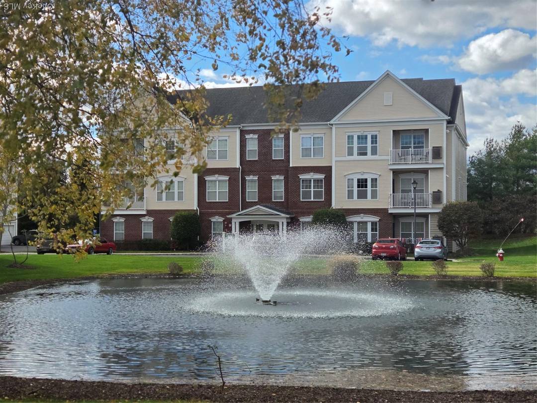 Welcome to Courthouse Commons and enjoy luxury and comfort in this 55 community.