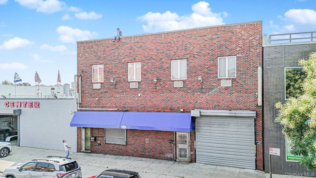 Prime commercial and warehouse opportunity in Bensonhurst.