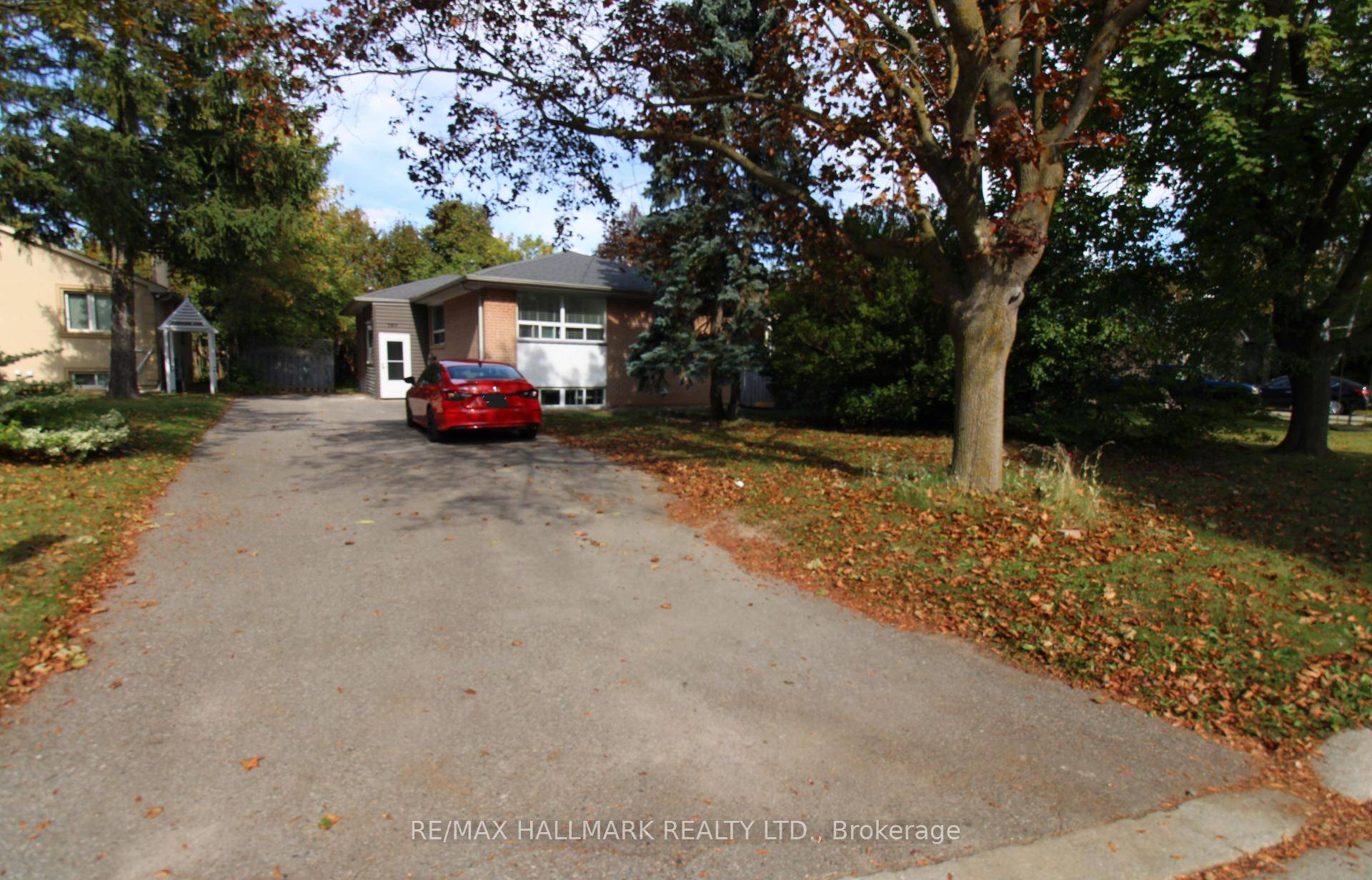 Main Floor Only Bright amp ; Sunfilled 3 Bedrooms 2 Baths Has Been Loved amp ; Cared.