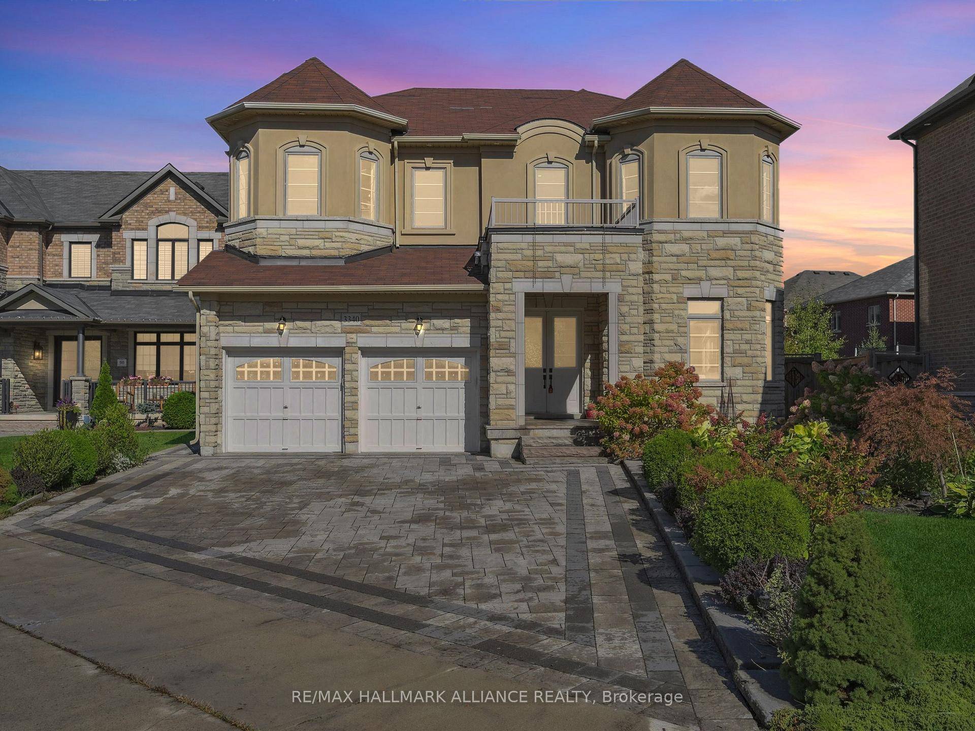Welcome to this fully upgraded 5 bedrooms luxury family home built by renowned Greenpark Homes, situated on a rare 69 x 152 ft large premium lot with professional landscaping in ...