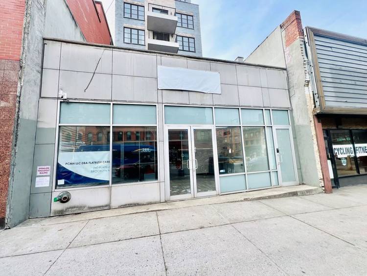 Prime Commercial Space in Park Slope 260 Flatbush Avenue Unlock your business s potential with this exceptional commercial space in the heart of Park Slope.