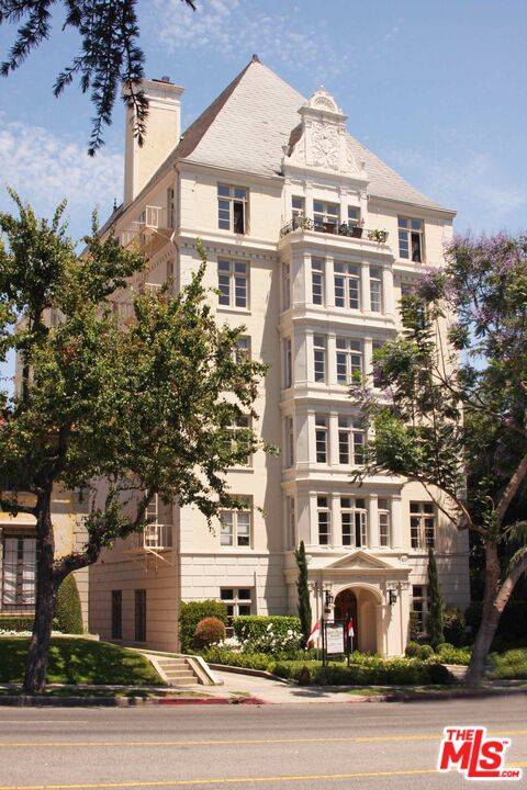 1360  N Crescent Heights Blvd 1BR Hollywood Hills East La