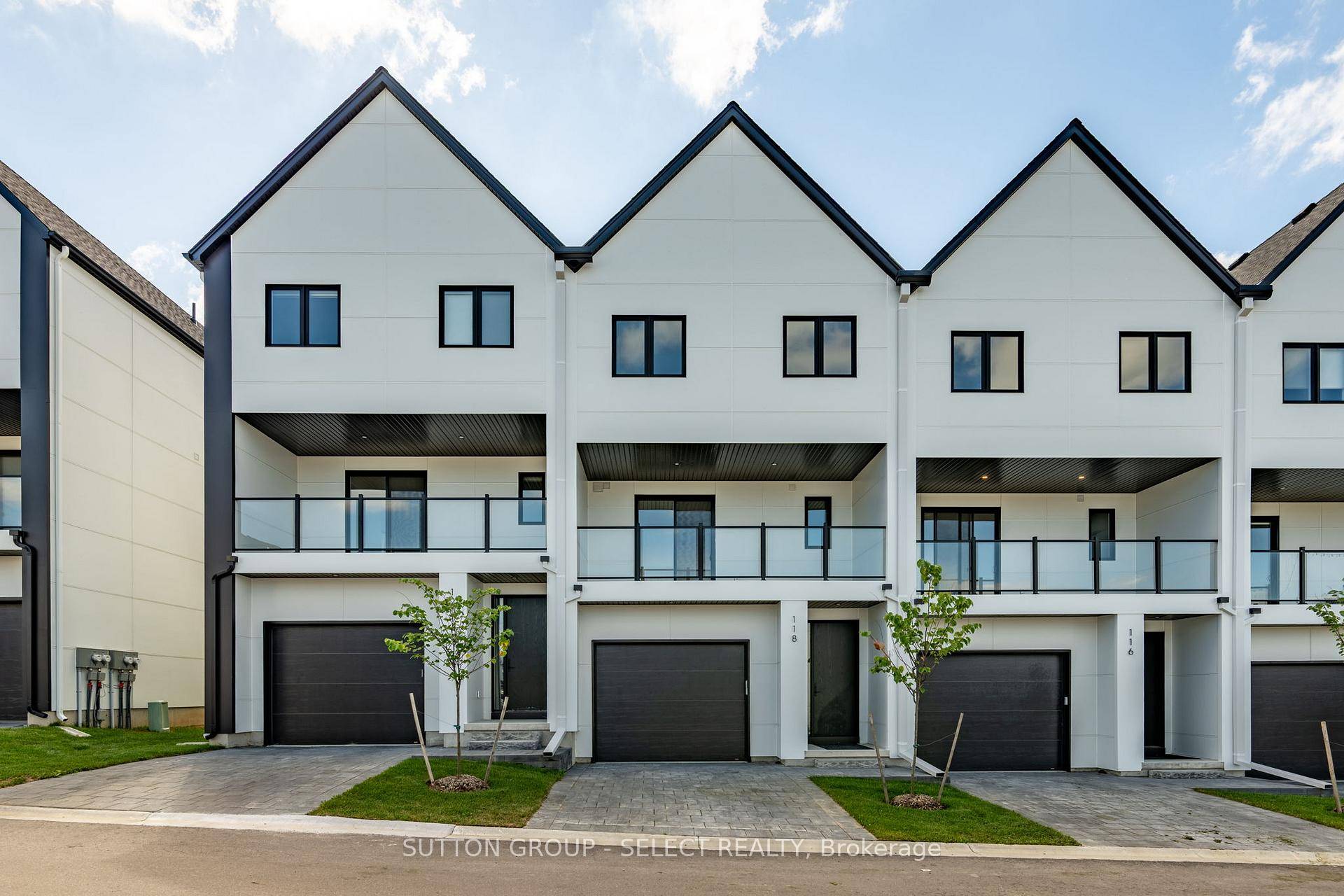 Discover the last luxurious three story modern townhome by Legacy Homes of London, located in the highly desirable Warbler Woods in West London.