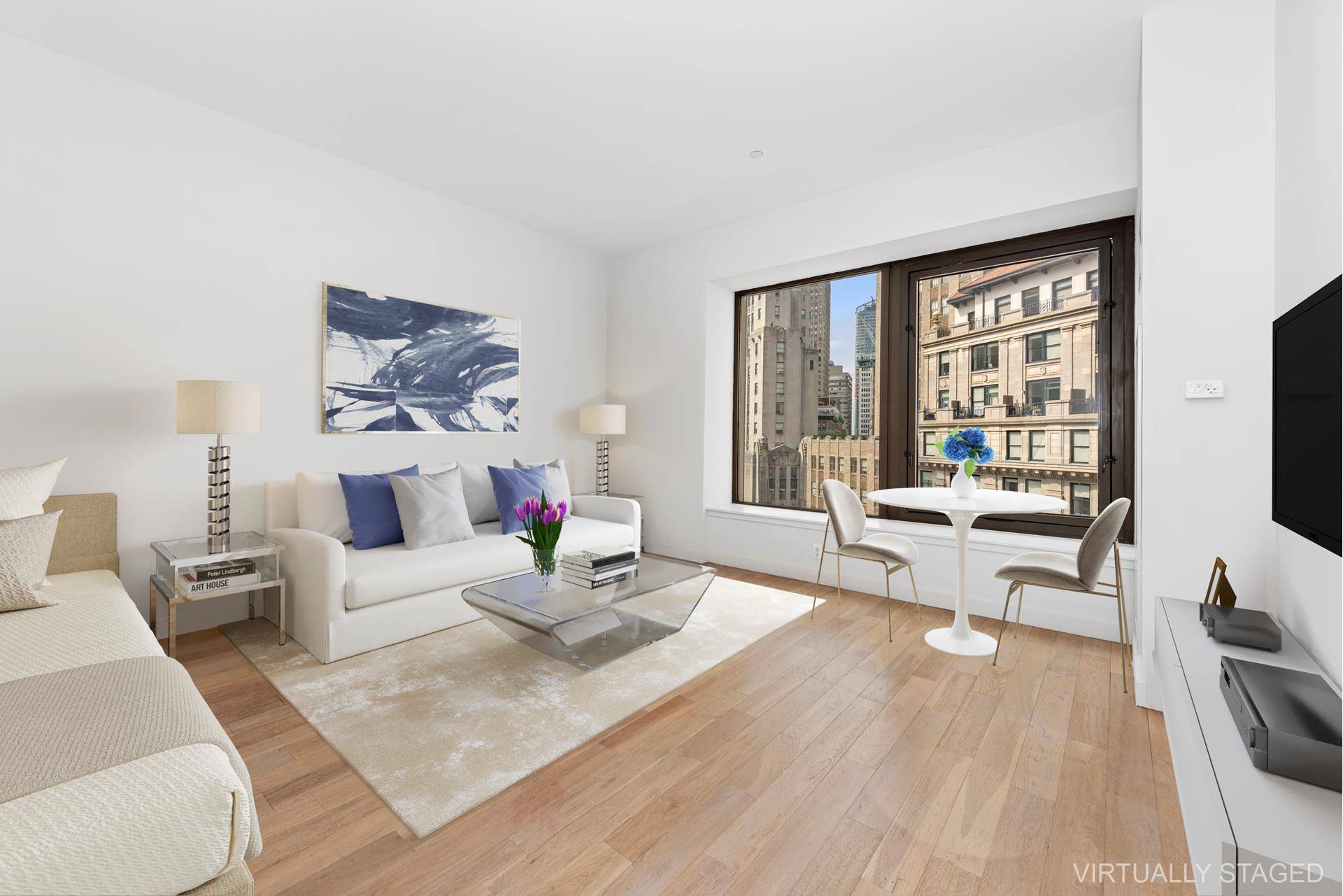 Live Smart ! Step in to this charming studio high in the sky.