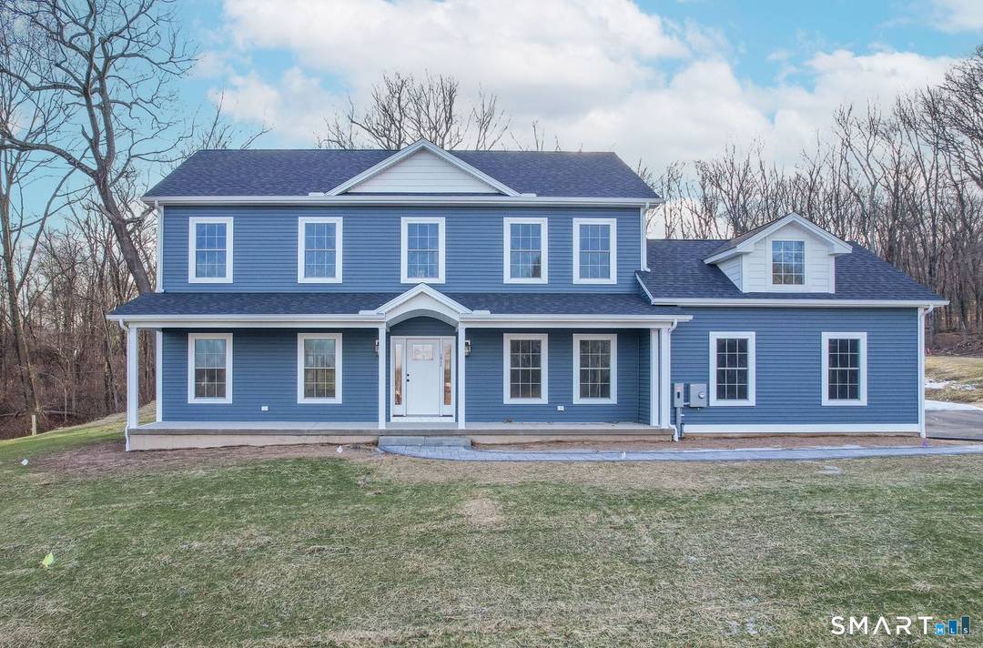 Blackberry Woods presents the gracious Charter Oak model which provides 2, 459 sqft of thoughtful living space with 4 Bedrooms and 2 1 2 Baths.