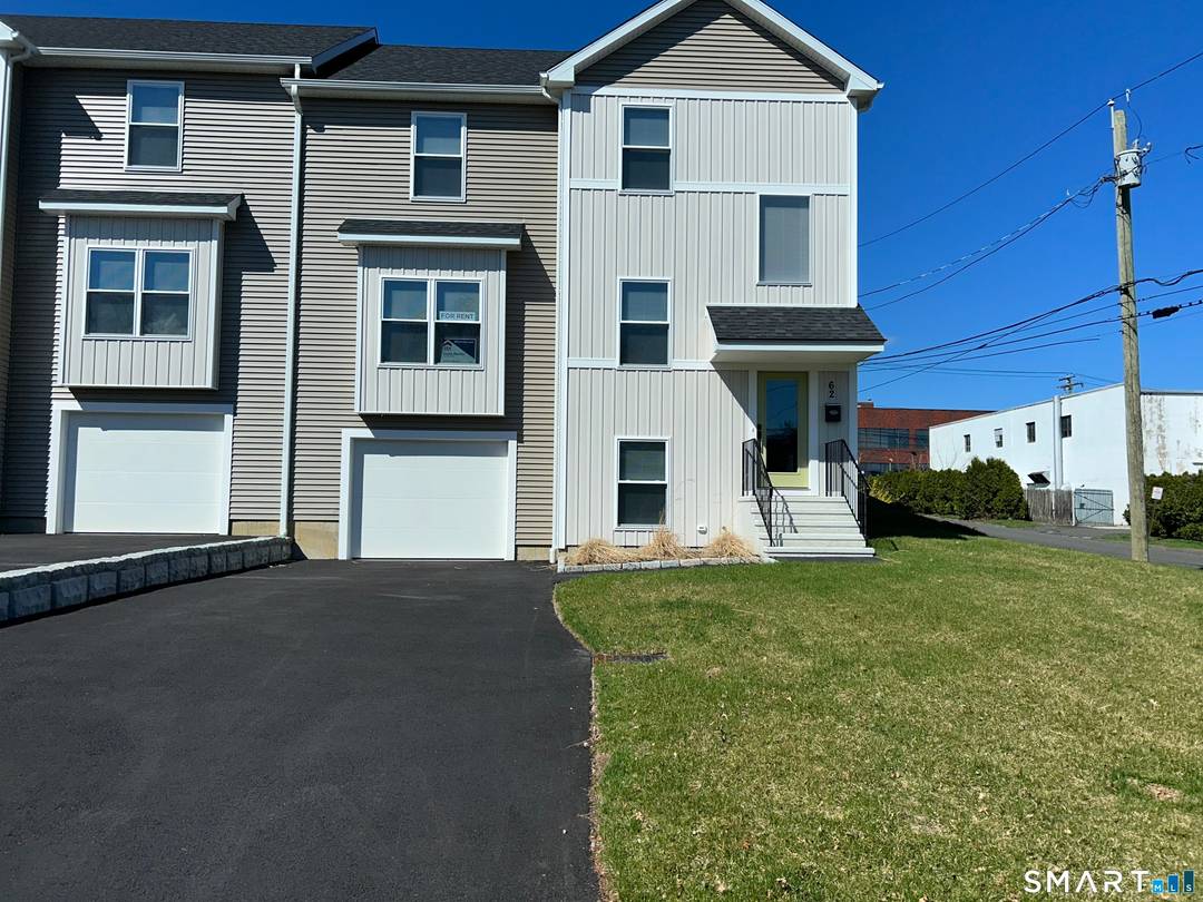 Brand New Contemporary Townhouse never occupied !