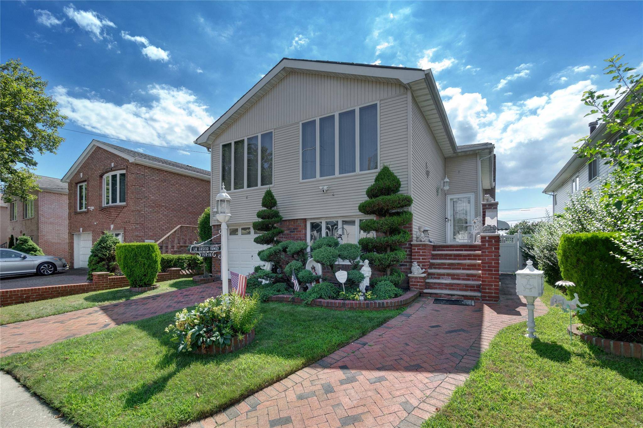 Beautifully maintained Empire hi Ranch !