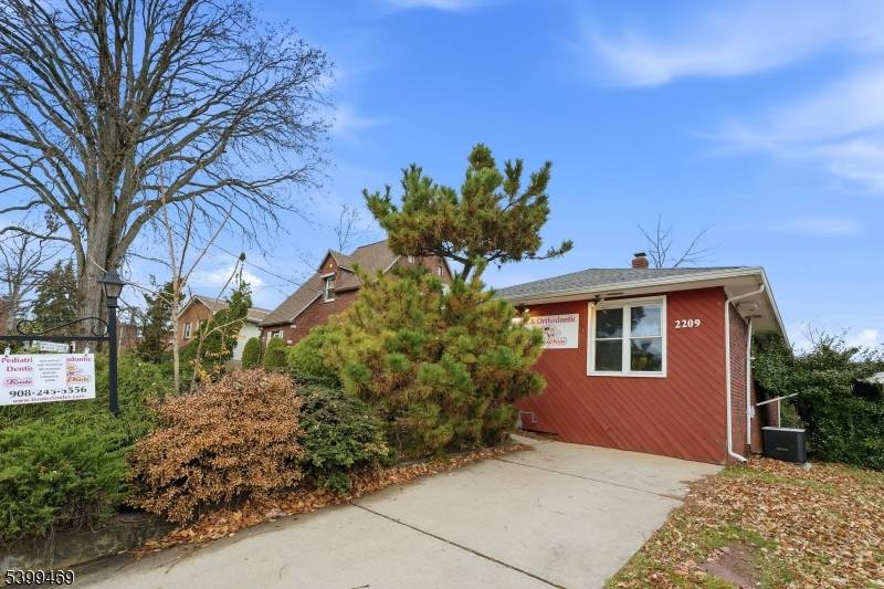 Discover an incredible value add opportunity in one of Roselle's most convenient locations.