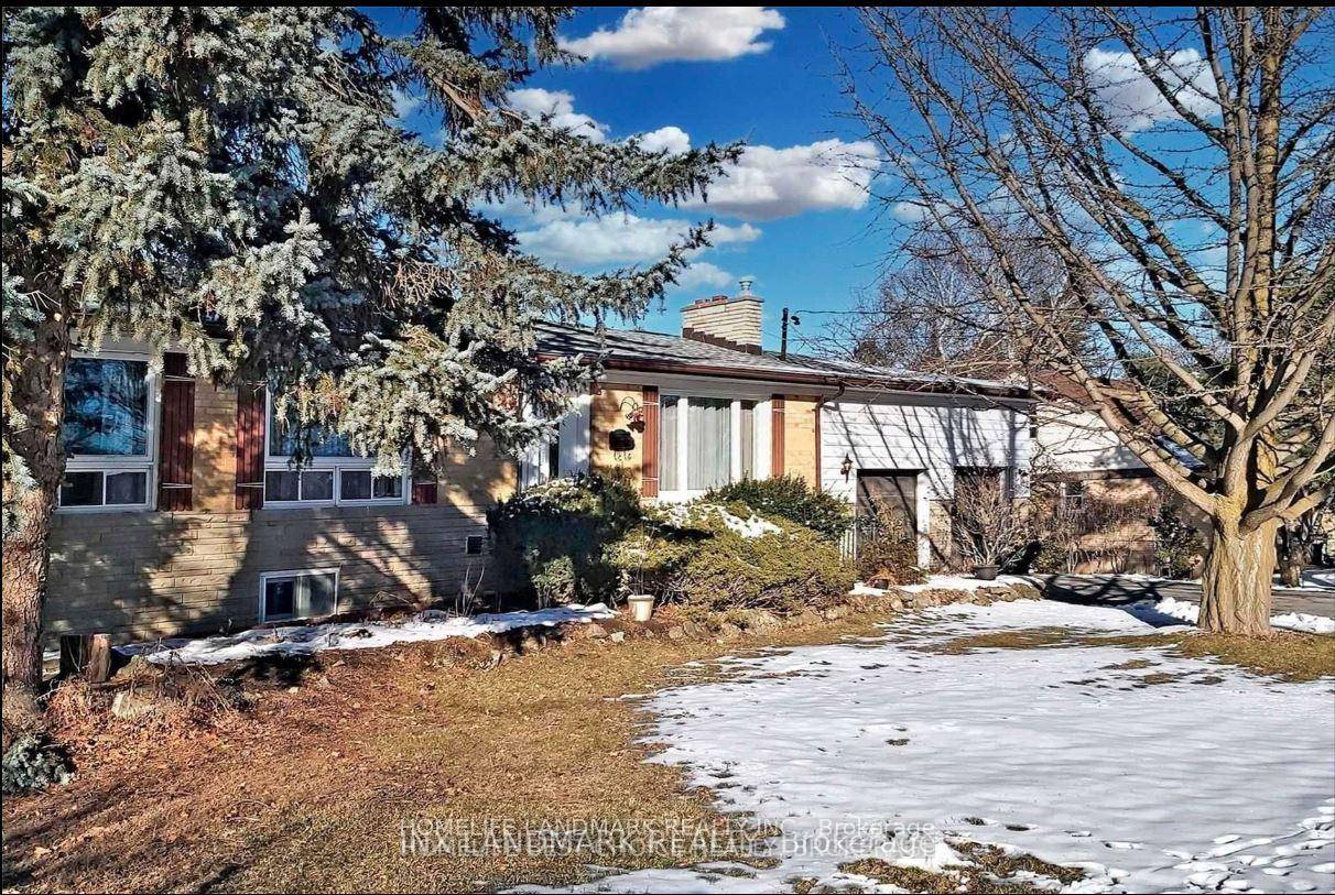 Welcome to 32 Kirk Drive A Charming Home in the Heart of Thornhill !