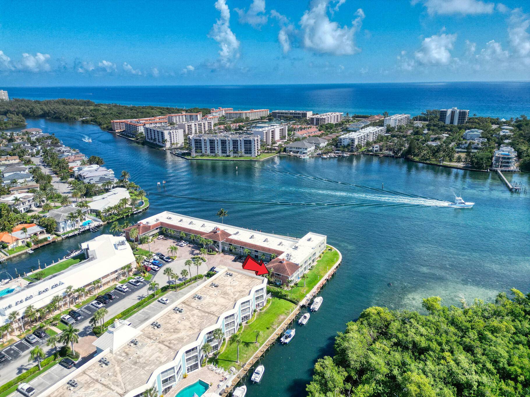 FANTASTIC WATERFRONT SETTING !