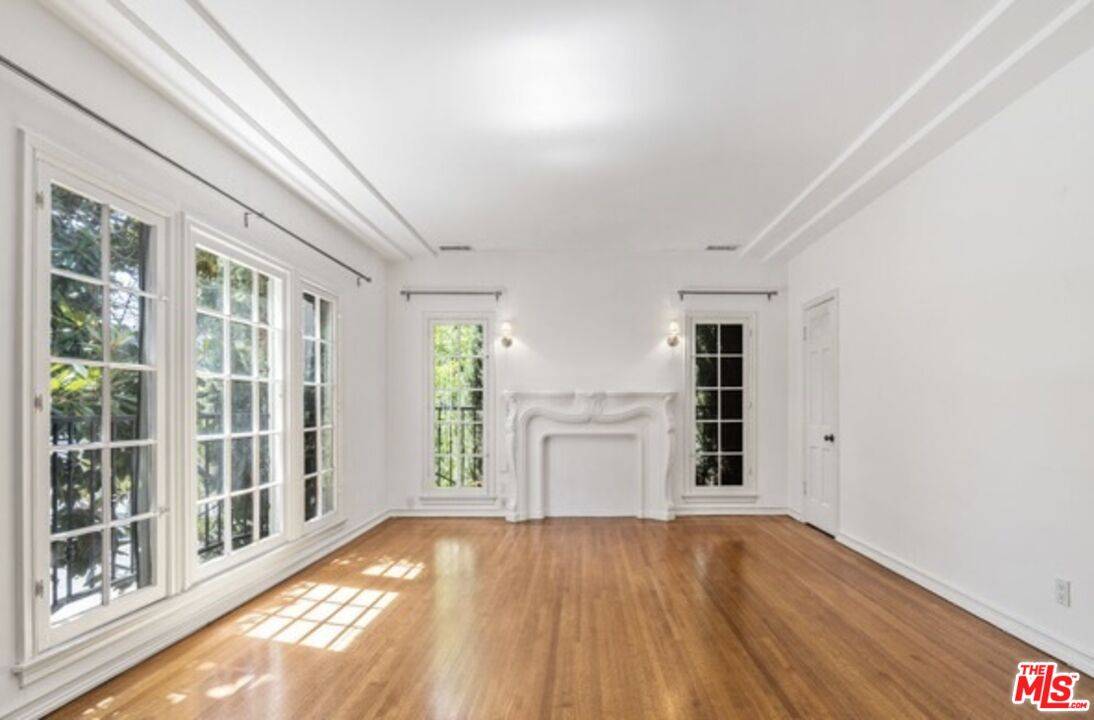 361 1/2 S Doheny Dr 2BR Beverly Grove La