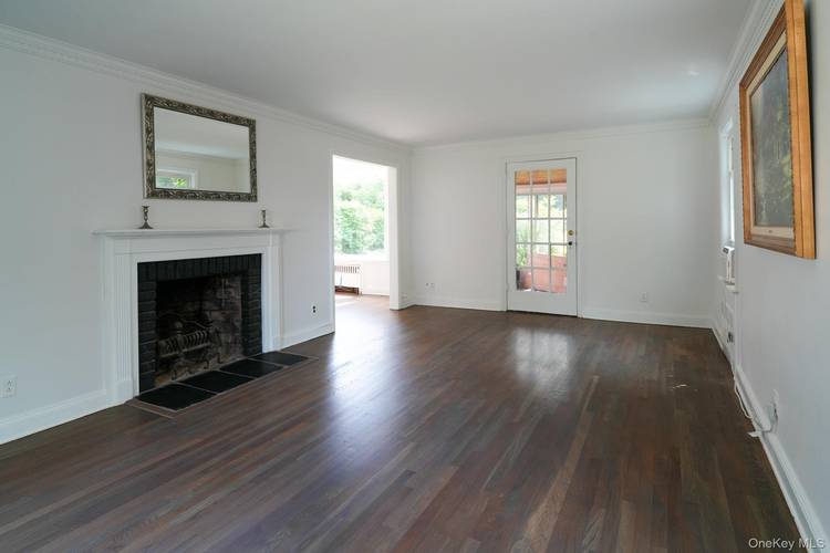Beautiful and well maintained 3 Bedroom, 1.
