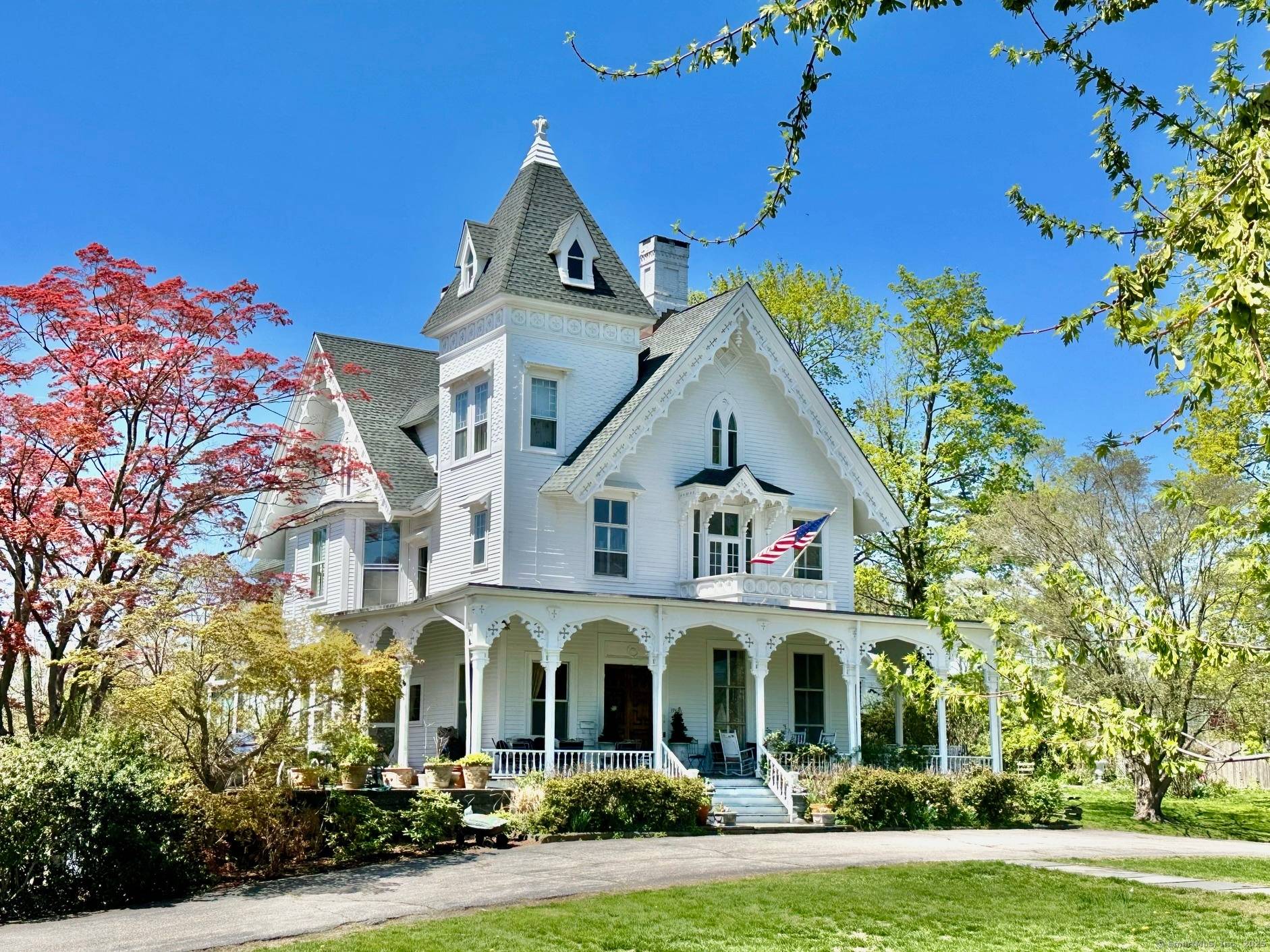 VERY SPECIAL SOUTHPORT VILLAGE RENTAL OPPORTUNITY This 2055 square foot flat, occupying the full second floor of a magnificent Gothic style Victorian residence, is presently finalizing a stunning and complete ...