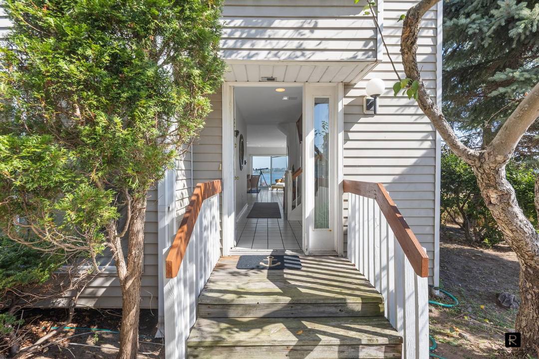 8 Deepwater Way offers the most spectacular on the water views at The Boatyard.