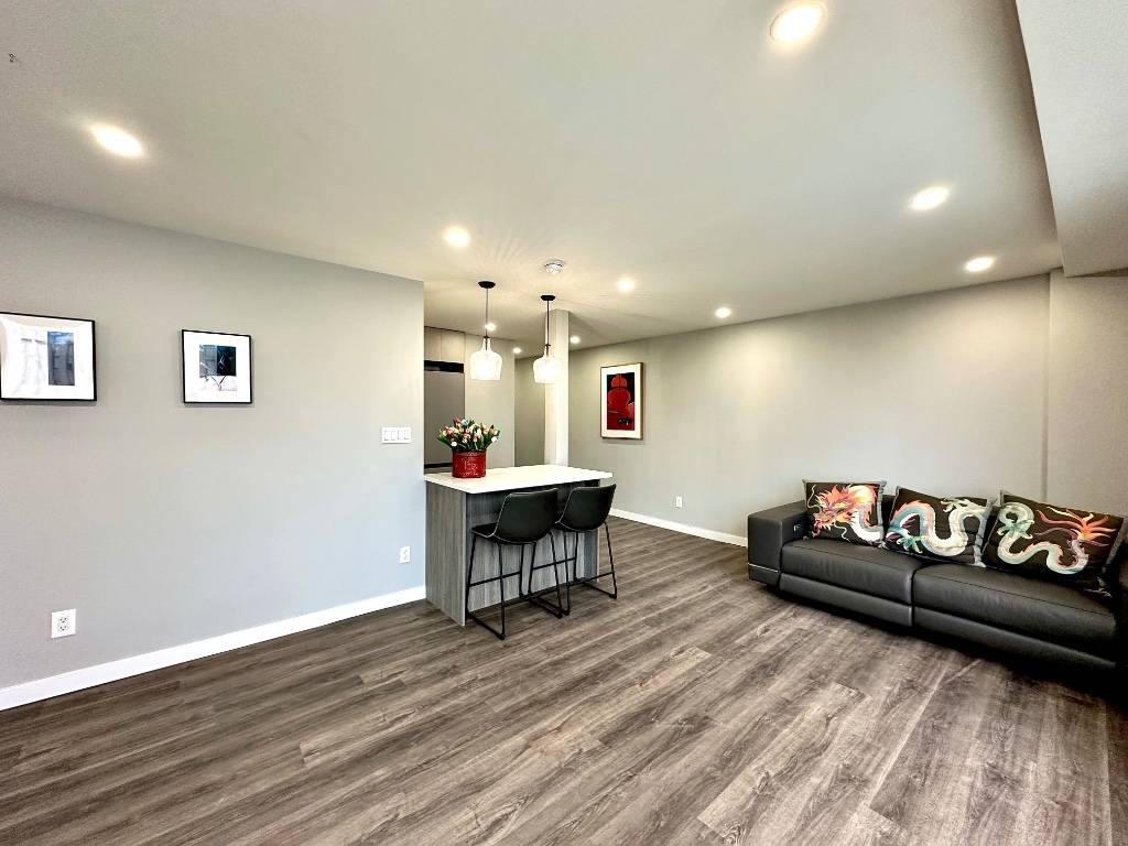 Please note open house is by appointment Spacious and inviting, this newly renovated alcove studio is move in ready.