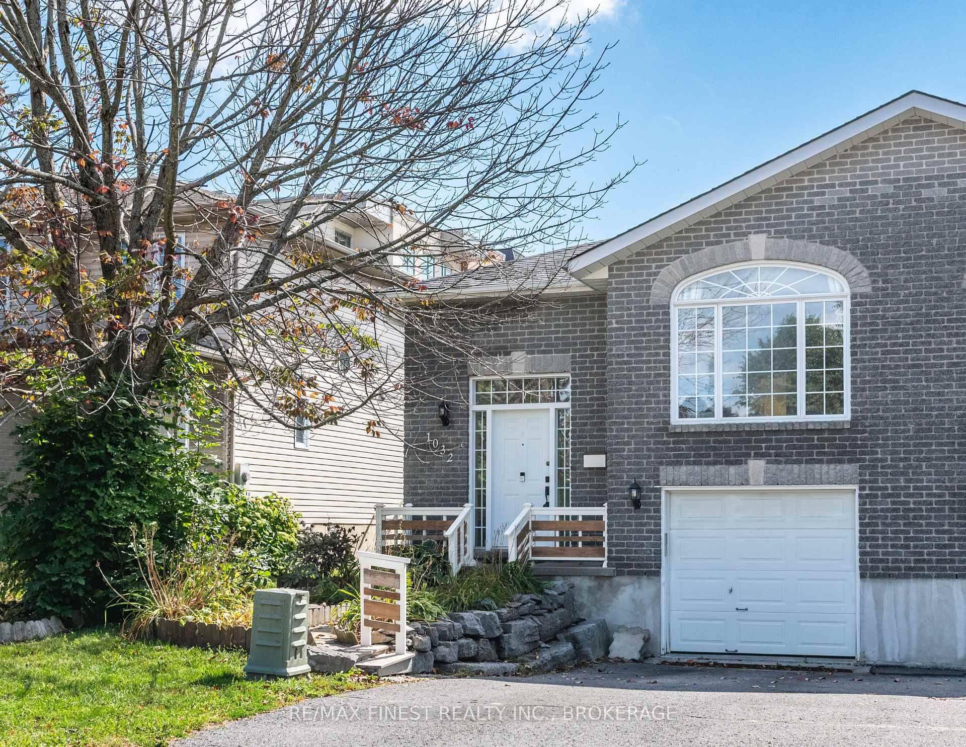The perfect semi detached home in a sought after neighbourhood !