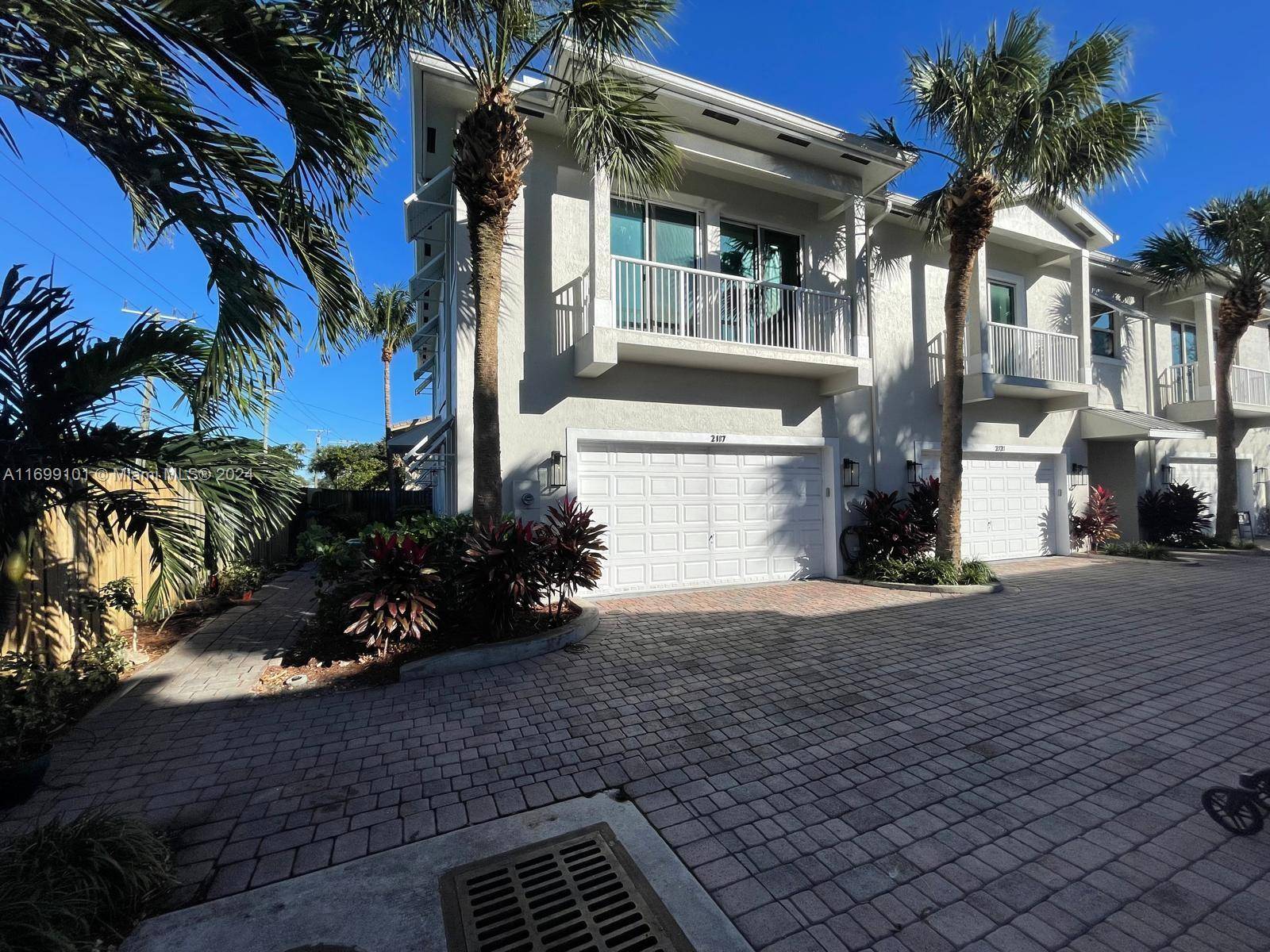 Charming Pompano Beach Townhome just 5 minutes away from the beach.