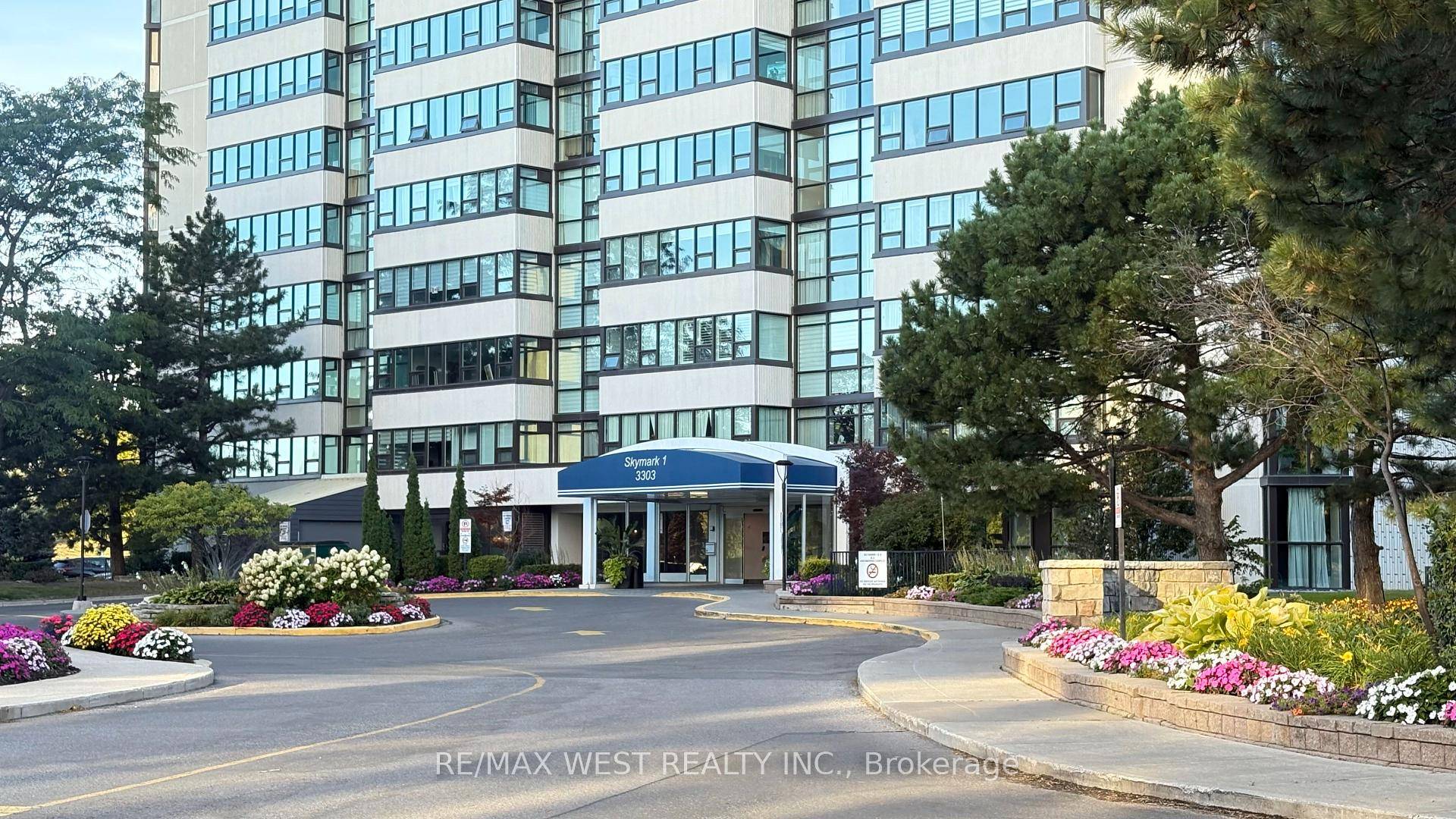 Luxury Tridel Building Skymark 1 Spectacular 2 1 Bedrooms, 2 Bathroom, FABULOUSLY LARGE.