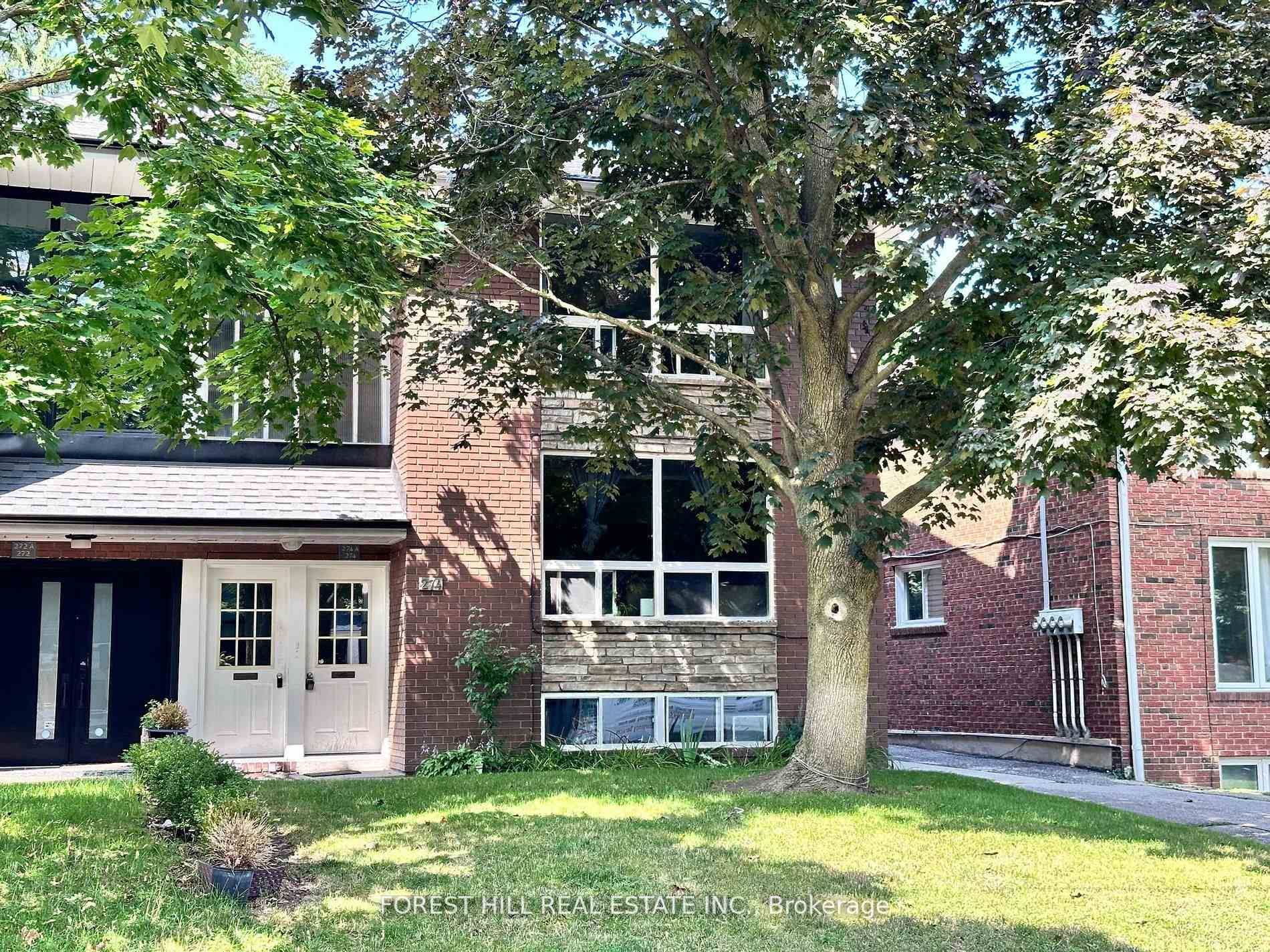 Dont miss this unique opportunity for Home Ownership with support from rental income in this much sought after neighbourhood in Lawrence Park North, which offers prime schools, shopping galore and ...
