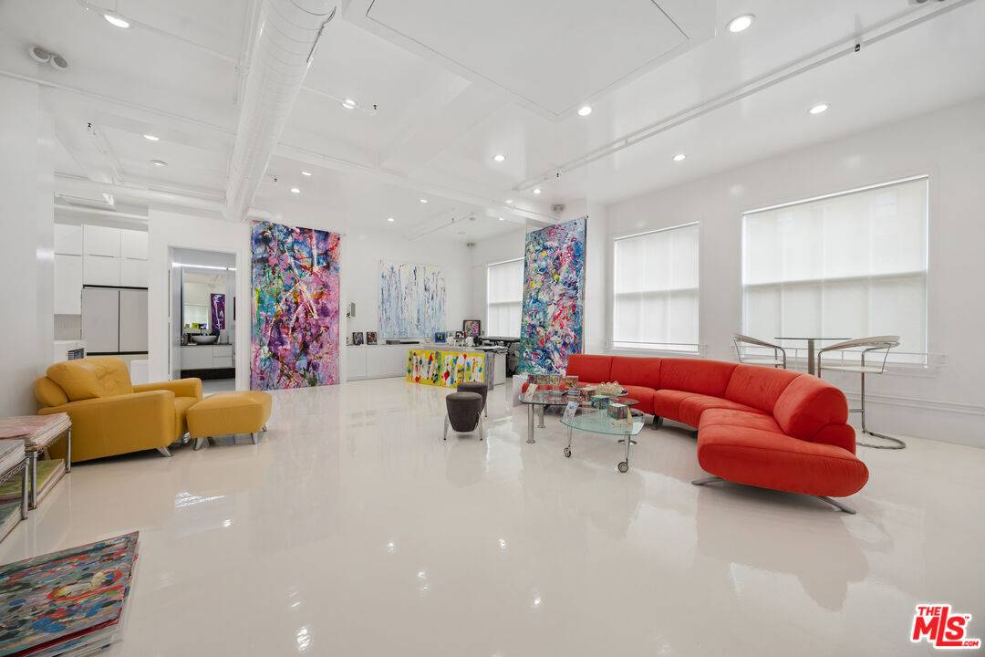 1645   Vine St Hollywood Hills East La