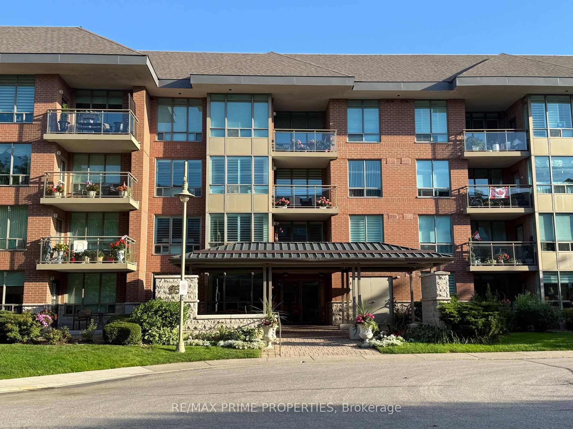 Welcome Home to 85 The Boardwalk Way, Unit 320 in Swan Lake one of Markhams most sought after gated adult lifestyle communities !