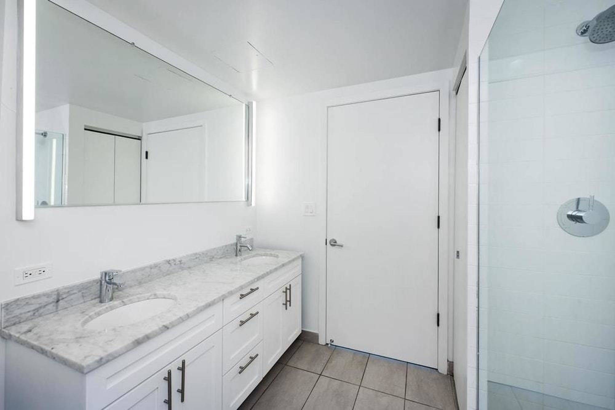 Renovated XL No Fee One Bedroom with Washer Dryer in Unit and Incredible NYC Skyline Views.
