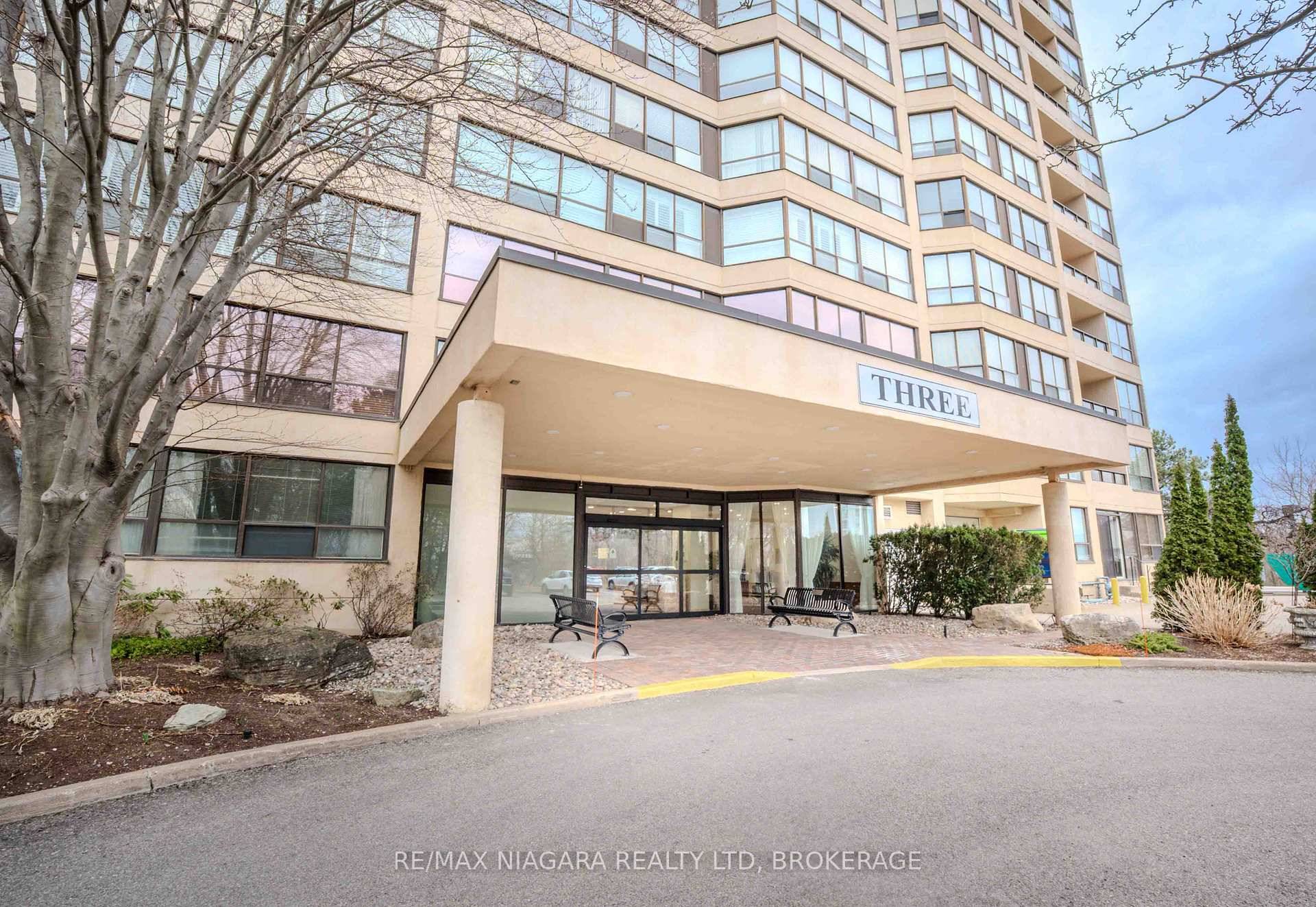 LOVE WHERE YOU LIVE ! Welcome to 3 Towering Heights Blvd, a spacious and stylish condo located in the sought after community of Old Glenridge in the heart of St.