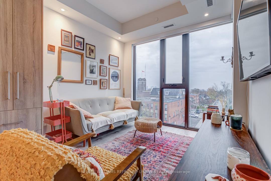 Discover urban convenience and modern comfort in this beautiful 2 bedroom, 2 bathroom suite at 840 St Clair Ave W.