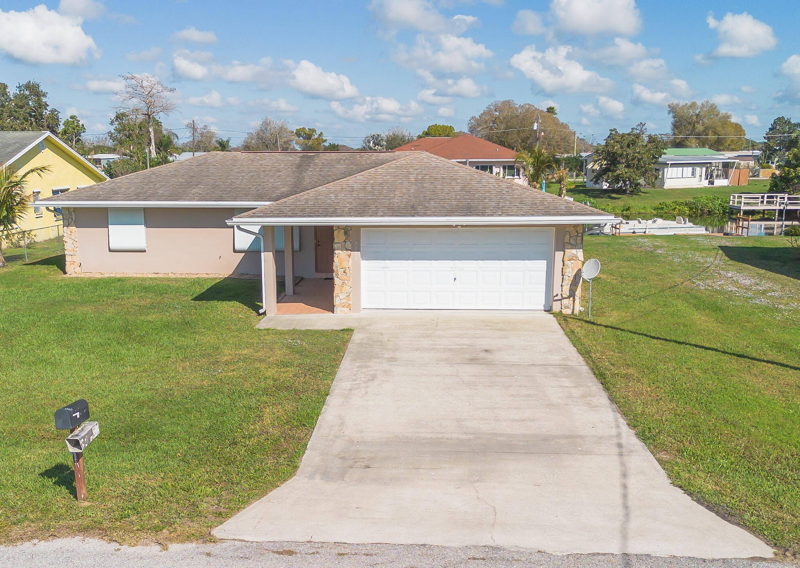 LAKE OKEECHOBEE ACCESS TREASURE ISLAND Proudly maintained 3bd 2 ba CBS home w 1, 532 sf under air 2, 113 total lvg sf.